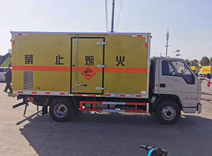 海林爆破器材运输车工人安全操作规范与智能技术保障
